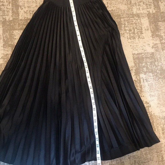 H&M Black Pleated Midi Skirt - Picture 7 of 7